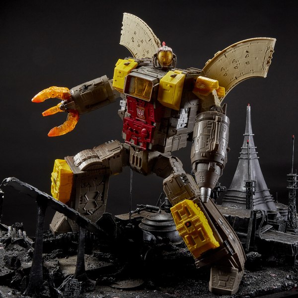 Omega Supreme Transformers Siege Titan Class High Res Stock Photos 03 (3 of 13)